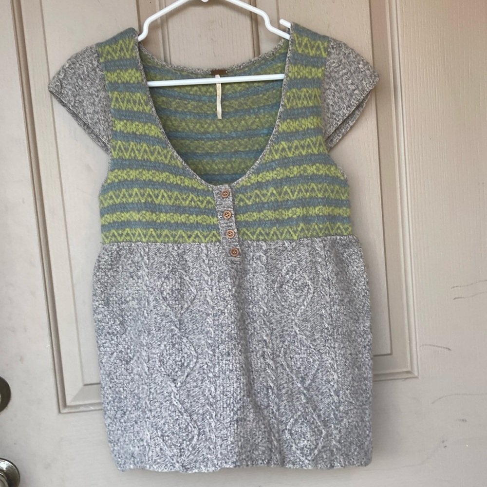Free people a size large soft sweater shirt. Grey green blue